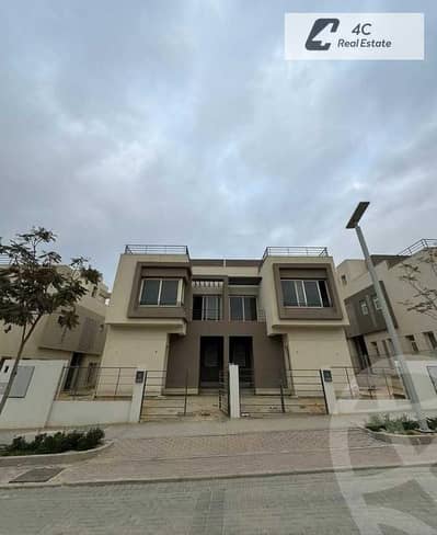 Twin house ready to move bahary and landscape view resale below market price in Palm Hills New Cairo near Golden Square and 90 Street for sale