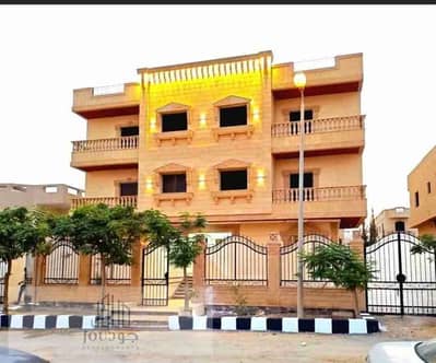 I am the owner of a roof for sale in Badr City - Villa Area B. If you are looking for a large area and a truly open view... this opportunity should not be missed. Area: 400 meters. Immediate delivery. Open view. Direct northern view. Prime location in the Villa Area. For communication and inspection: 01119795217