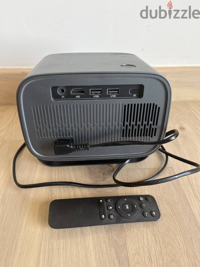 HD WiFi video projector 1