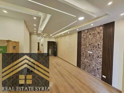 شقه للايجار   بالفيلات  الحى التالت شرق– خطوات من طريق السويس وجميع الخدمات  تفاصيل الشقة: المساحة: 180متر 3 غرف نوم ريسبشن واسع3قطع 2حمام الدور التانى  المميزات:  تشطيب الترا سوبر لوكس  عداد كهرباء  إنترنت  جميع تمديدات التكييفات جاهزة  شقة جاهزة