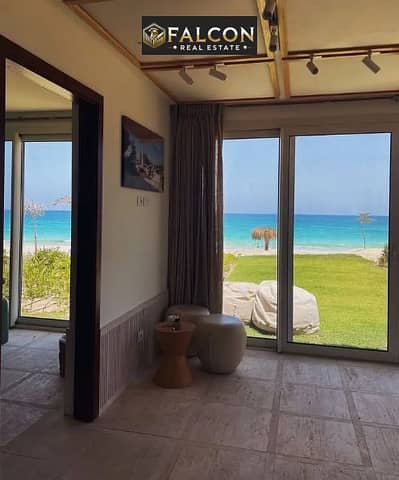 فيو خيالي في موقع مميز خطوات من البحر شاليه كامل التشطيب للبيع بالتقسيط في رملة الساحل الشمالي راس الحكمة بجوار لافيستا و فوكا باي