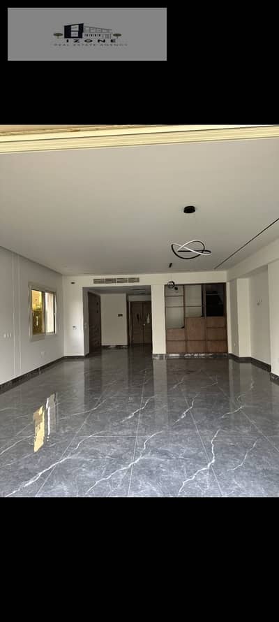 توين هاوس للإيجار موقع مميز في Palm Hills Katameya Extension (PK2) القاهرة الجديدة 320م + حديقة 242م تشطيب سوبر لوكس 4 غرف نوم 2 حمام