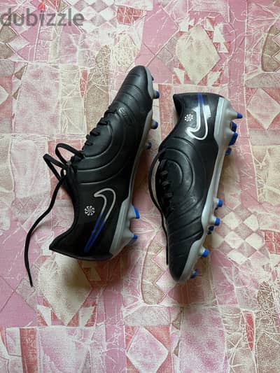 جزمة كرة Nike Tiempo Legend 10 جديدة