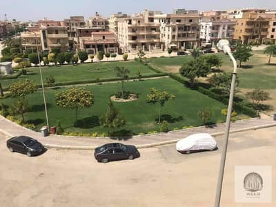 شقة للايجار ف الياسمين 2 قريبة من محور السادات مساحة 250 متر ,3 غرف نوم + 2حمام +ريسبشن 5 قطع