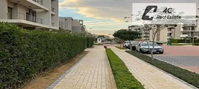 Apartment for sale 3 bedrooms with a landscape view 168m ready to move in Fifth Square Compound Al-Marasem Fifth Settlement New Cairo