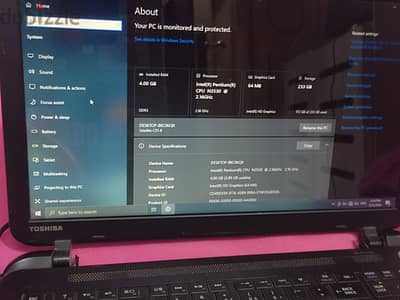 لاب توب توشيبا للبيع - بحالة جيدة للعمل الخفيف