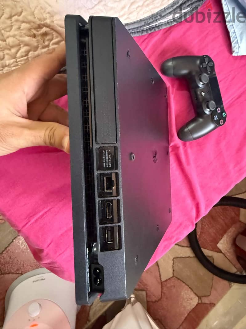 PS4 Slim 1 TB 1