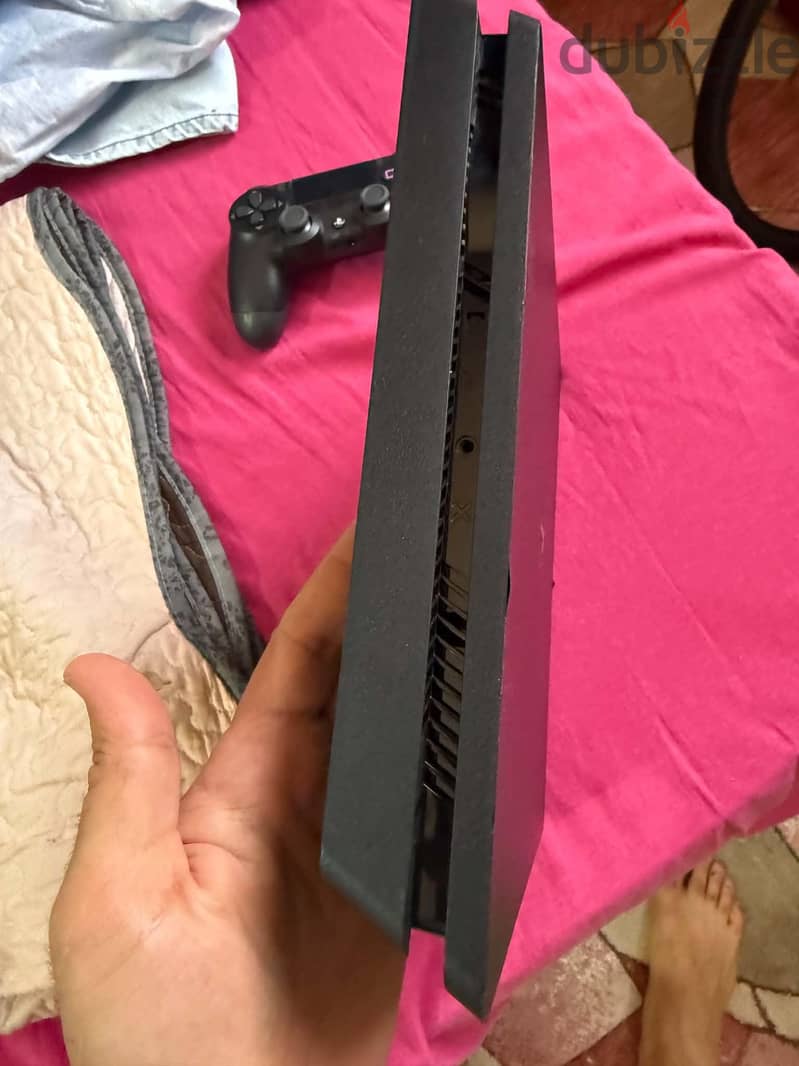 PS4 Slim 1 TB 3