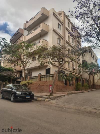 عمارة للبيع بالكامل في مدينة العبور الحي الاول في وش الجهاز ناصيه مساحتها ٢٢٥م وبجوار مسجد السيدة خديجة (حليم)