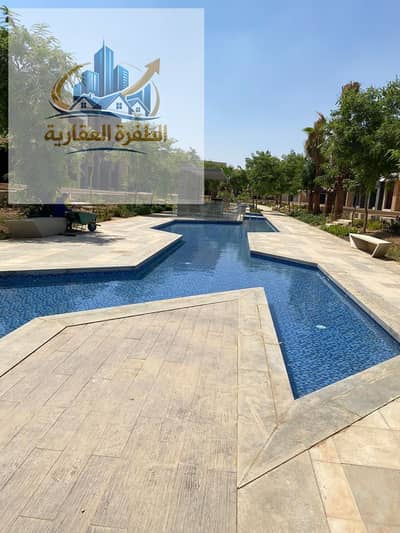 لظروف السفرتاون هاوس بالعاصمه داخل كمبوند ميدتاون فيلا اميزموقع موقع استراتيجى قريبه من الكارتدائيه ميلادالمسيح وعلى المحور المركزى مباشرة