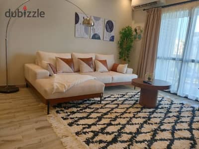 Modern apartment on the 3rd floor with a beautiful Jacaranda Park view.