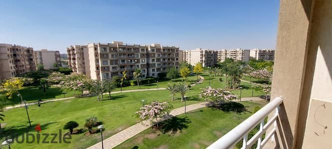 مدينتى شقه للايجار 131 متر فى الb6 بالمطبخ وايد جاردن فيو
