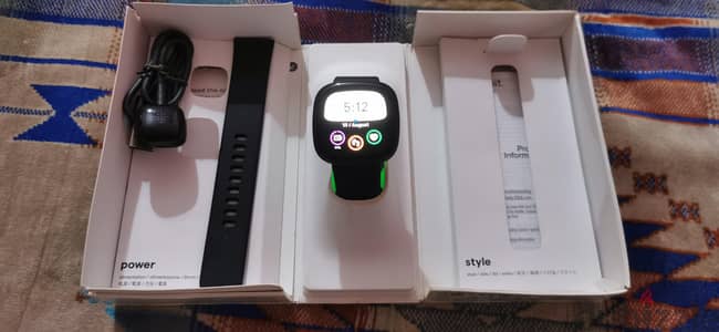 ساعه fitbit فيرسا 3  حاله زيرو بالعلبه