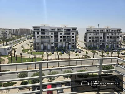 Apartment with Roof for sale at very prime location, Under market price in Hyde Park New Cairo
