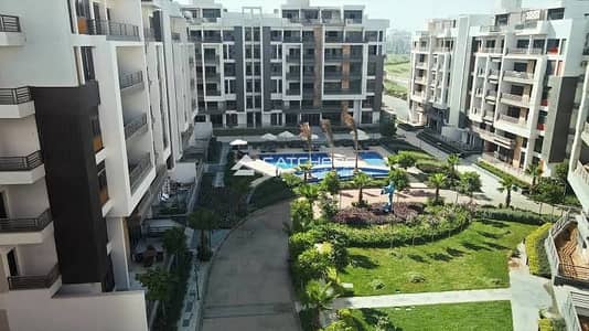 Apartment in a prime location in front of Hyde Park Compound and directly on the Southern Teseen, with a wonderful view of the landscape in the Fifth Settlement