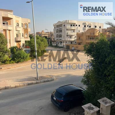 In the heart of El Shorouk City – Second East District! 225 sqm apartment in a villa, 3 bedrooms, 3 bathrooms, master bedroom with dressing room and t