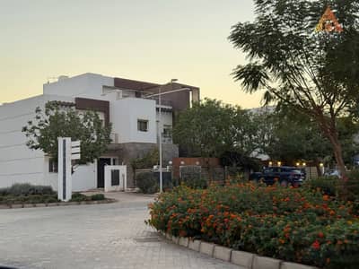 Standalone villa 4 bed 327m immediate delivery in Hyde Park next to Mivida Emaar and Sodic Villette