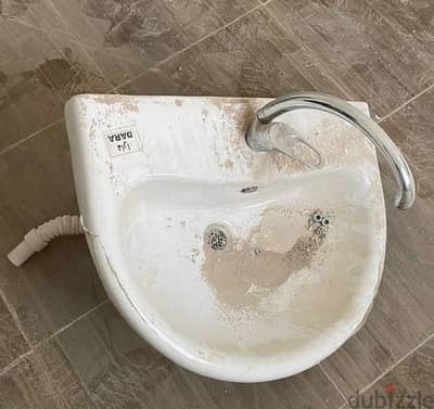 حوض حمام و قاعدة و حوض مطبخ
