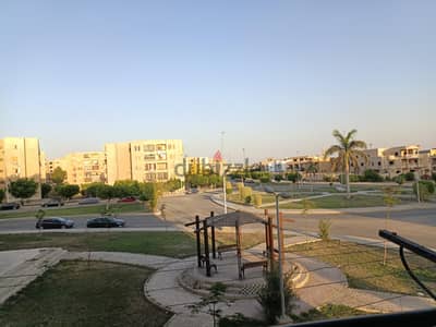 شقه للبيع في الحي الترفيهي دور تاني  بسعر ممتاز