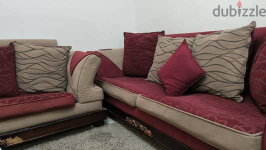 طقم كنب مودرن 3+2+1+1 بحالة جيدة للبيع – خشب قوي وسعر مميز