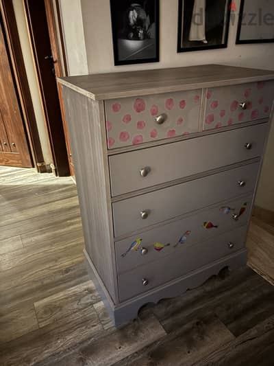 Chest of drawers