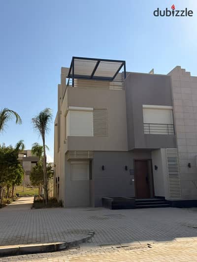 Townhouse corner in Palm Hills, immediate delivery - Wide open to the sky