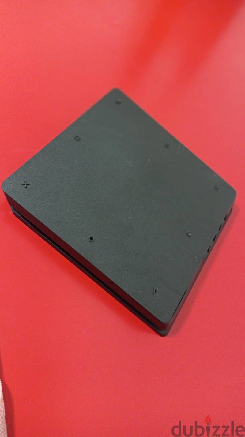 PlayStation 4 slim 2