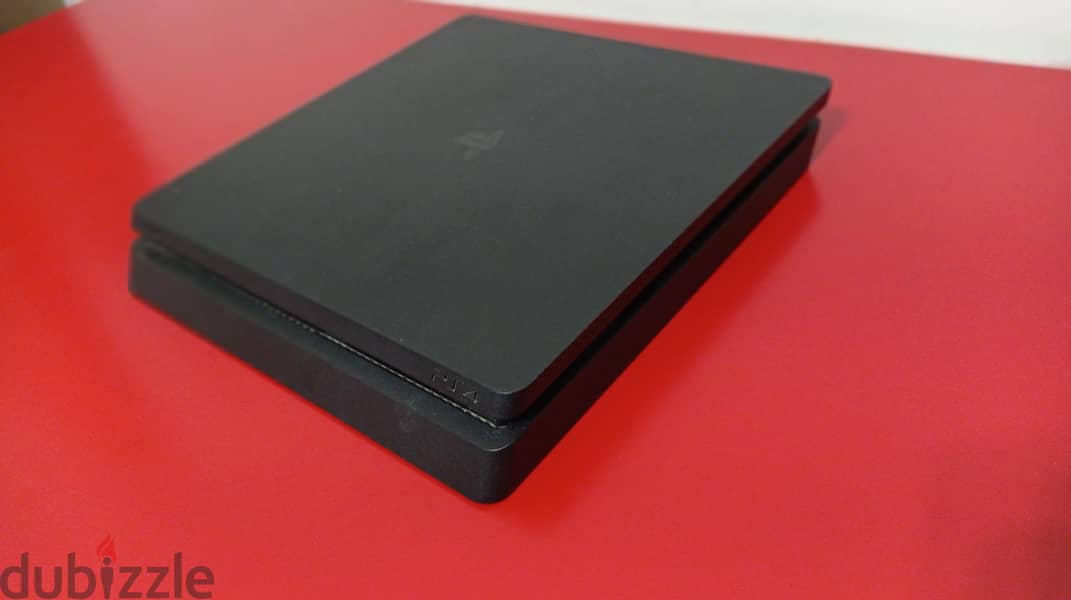 PlayStation 4 slim 4