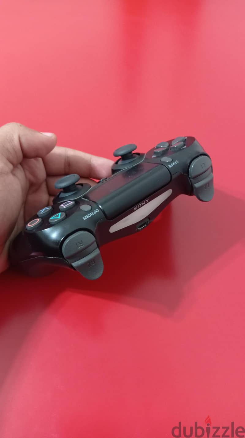 PlayStation 4 slim 6