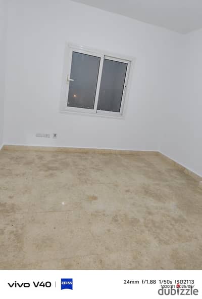 Apartment for rent in the Fifth Settlement, West Arabela on a main street, Gamal Abdel Nasser Axis, suitable for an office, close to transportation, on the third floor, with an elevator, equipped wooden kitchen.