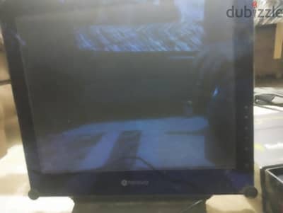 الشاشه للبيع ب ٦٠٠ أن شاء الله شغاله و زي الفل  وارد تايوان