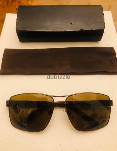نظارة persol أصليه بالعلبه والمنديل بحاله الجديدة