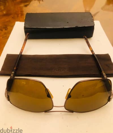 نظارة persol أصليه بالعلبه والمنديل بحاله الجديدة