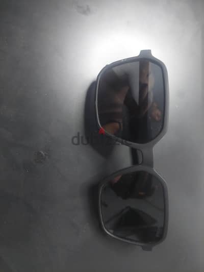 نظارة شمس سوداء