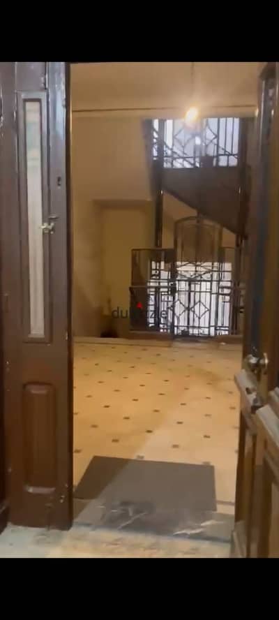 مكتب فرصه 4 غرف 20 الف سقف عالي باب اللوق التحرير
