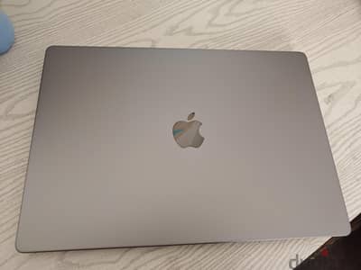 MacBook pro 16 inch M2 pro 16/512 بالكرتونة
