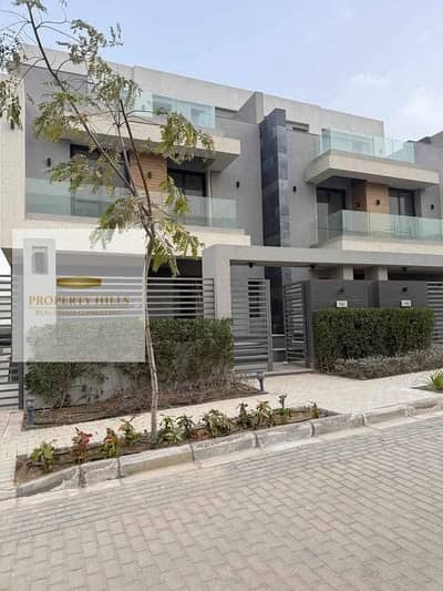 Villa for sale fully finished immediate delivery with direct view of Pool and landscape in La Vista City