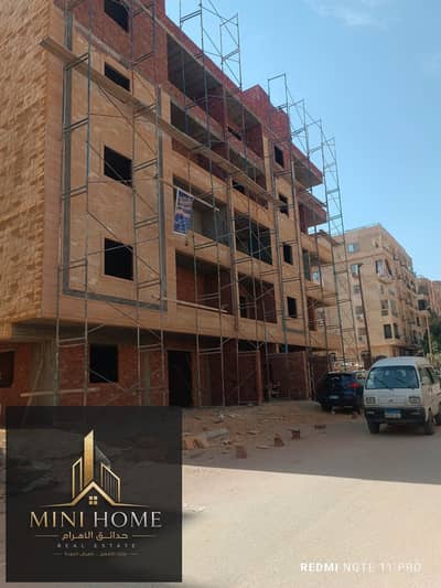 For sale: 95 sqm unit (red brick finish), immediate handover, located at Gate 4, Hadayek Al-Ahram.