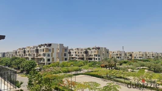 تريبلكس للبيع نصف تشطيب في إيستاون سوديك