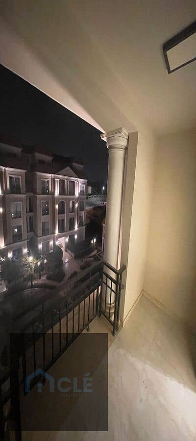 شقة فاخرة باطلالة مميزة بالمطبخ و اجهزته و التكييفات للبيع في موقع مميز و اقل سعر بكمبوند ريجينتس بارك في التجمع الخامس , مساحة الشقة 140 م غرفتين نوم