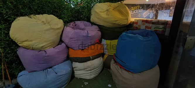 للبيع عدد ١٢ قطعة BeanBag