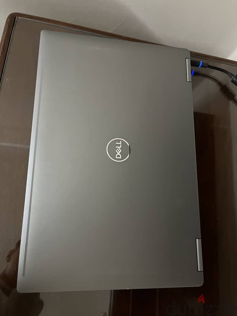 Dell Precision 7740 Workstation 1
