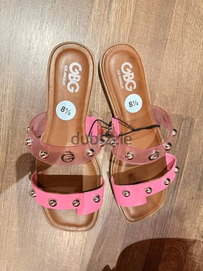 Guess slipper size 8.5 fits 38,5 or 39