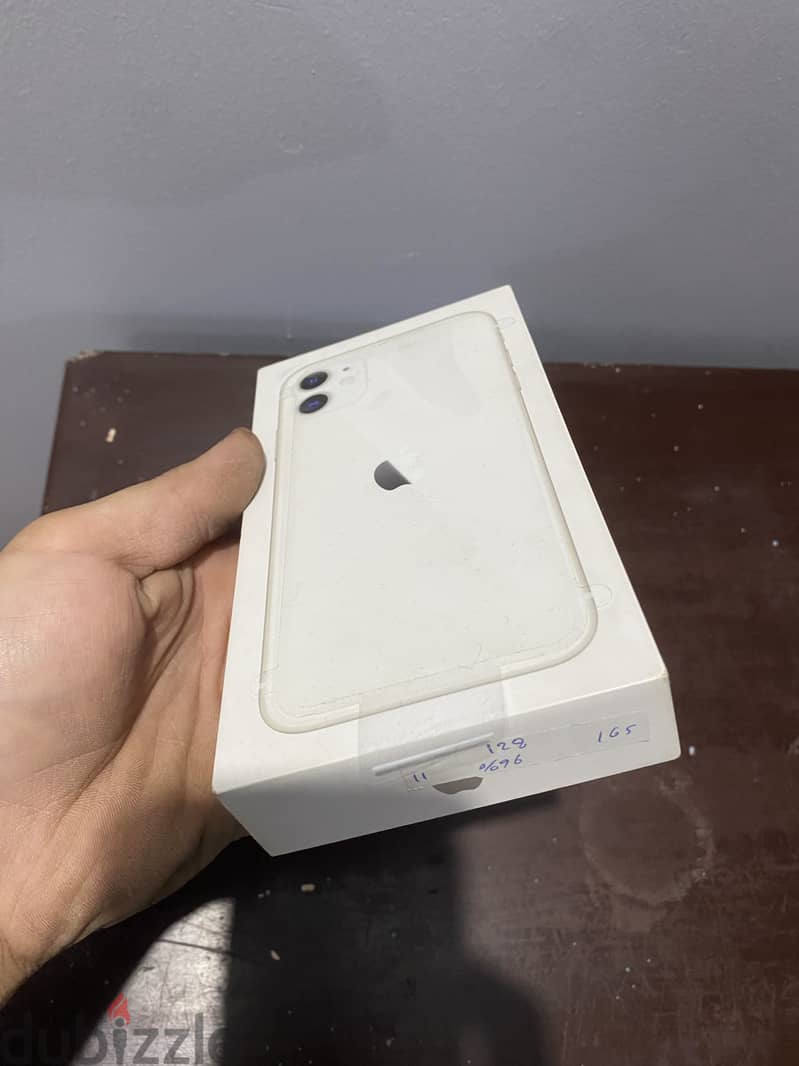 Apple - iPhone 11 5