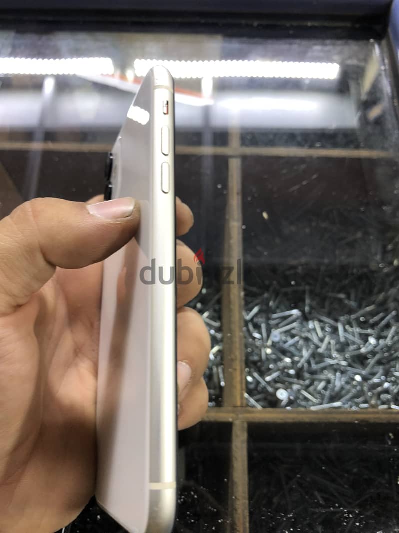 Apple - iPhone 11 8