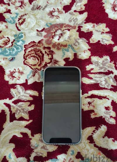 iPhone 13 خطين