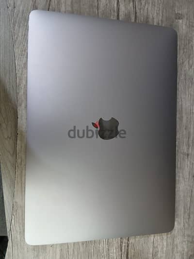 للبيع MacBook Air M1 بحالة جيدة جدًا، الجهاز استخدام شخصي ويعمل بكفاءة