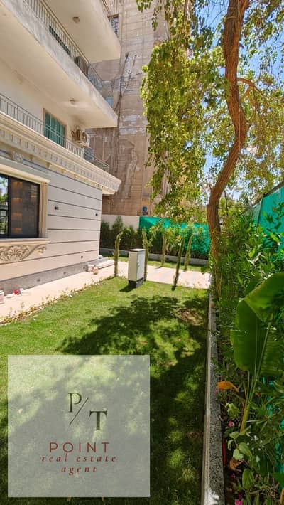 دور ارضي تشطيب اعلى مستوى ٣ غرف ماسترز في المعادي و حمام مع حديقه بمدخل خاص للبيع