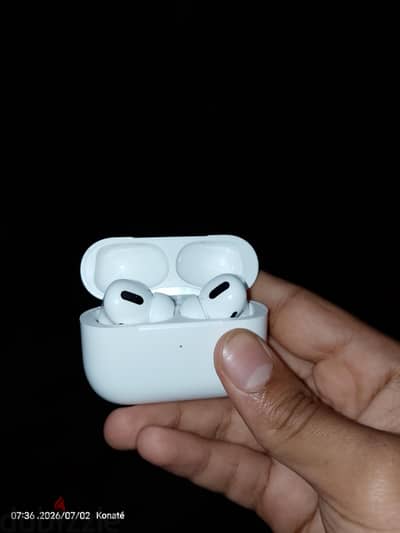 air pods لسه جديده