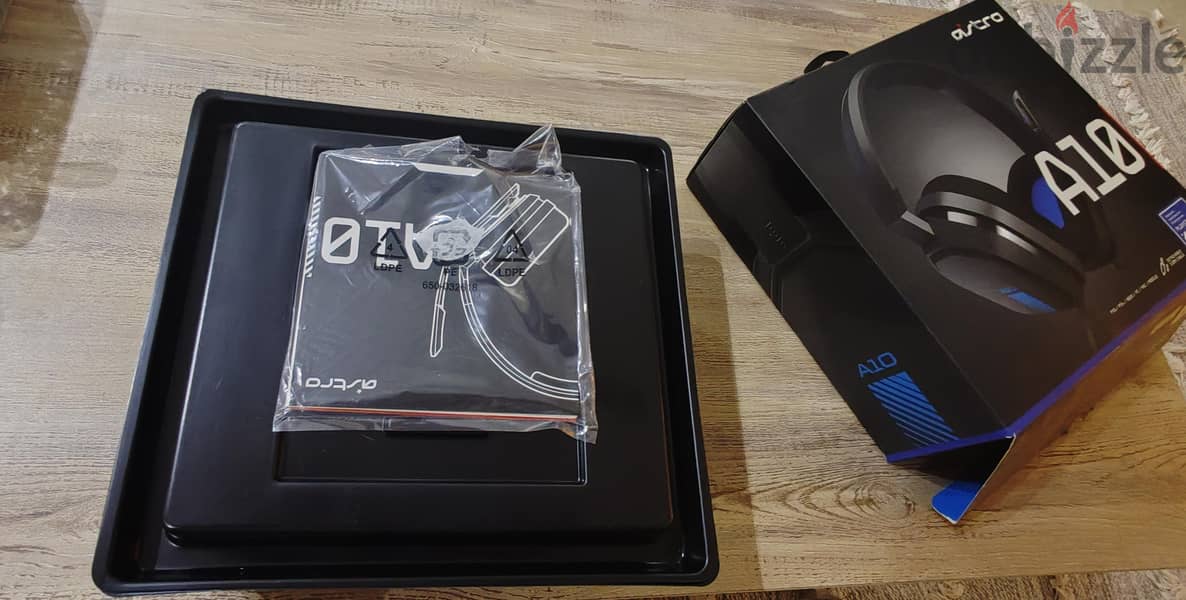 Astro A10 gaming headphones 7